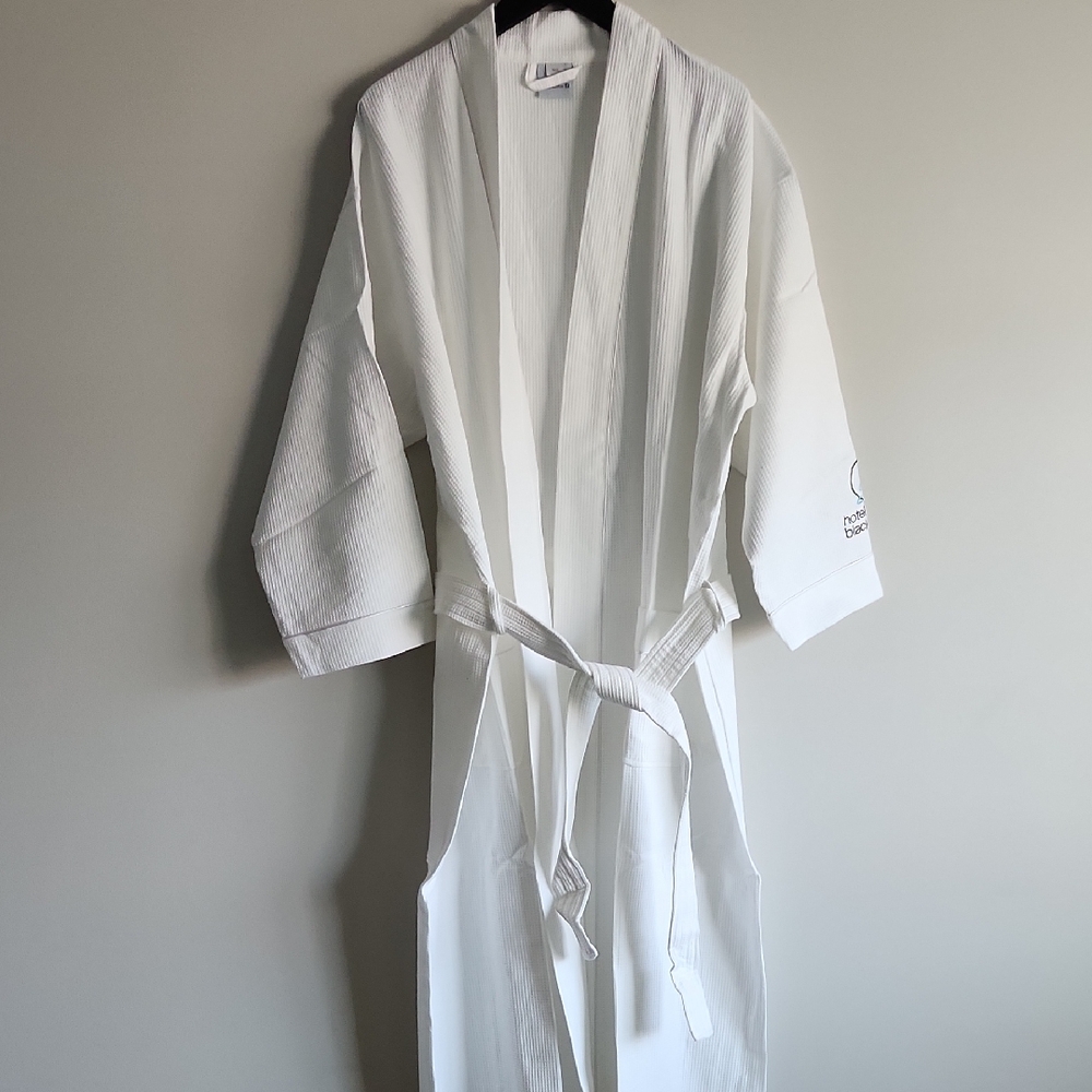 NWOT Waffle Texture Spa Bathrobe Size M/L